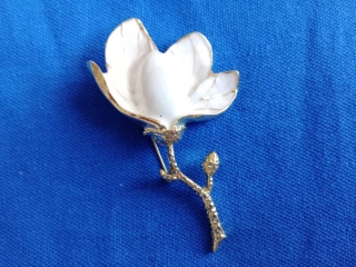 Brož - Bílý květ magnolie
